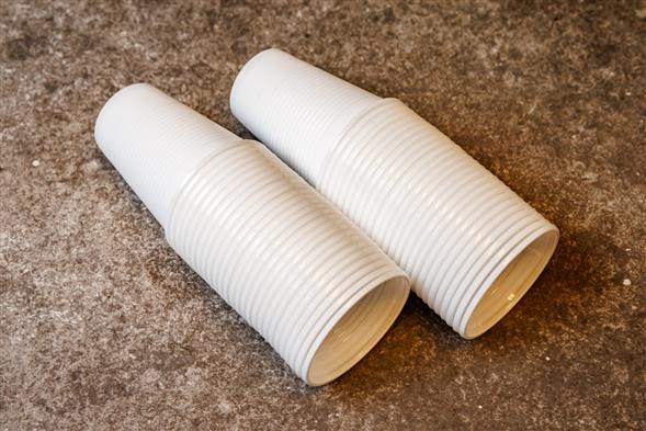 Hvide plastbæger 21 cl.