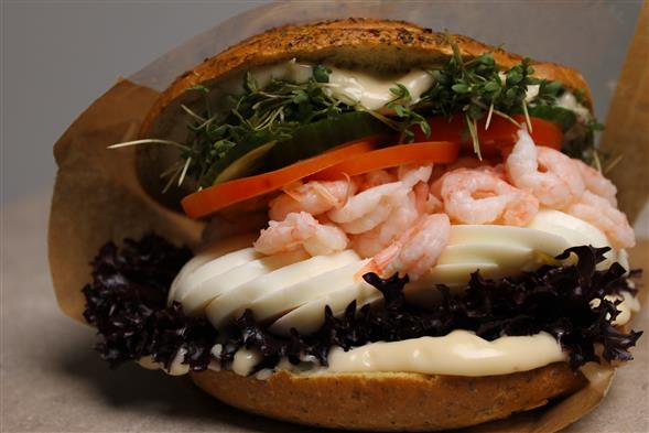 Fyldig sandwich  -  Æg og rejer