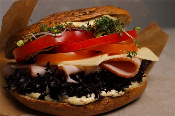 Fyldig sandwich  -  Skinke og ost